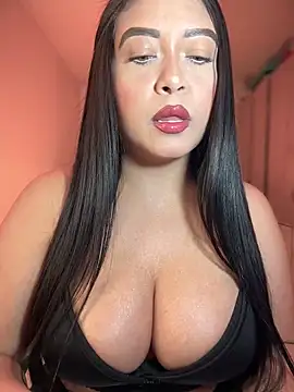 Snapshot of cami_ortiz__ chatting on 09/25/25, 05:00 cami ortiz online show from 09/25/25, 05:00
