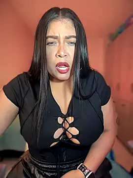 Snapshot of cami_ortiz__ chatting on 10/02/25, 04:19 cami ortiz online show from 10/02/25, 04:19