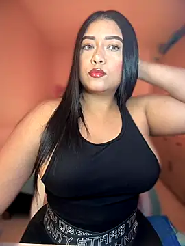 Snapshot of cami_ortiz__ chatting on 10/10/25, 04:33 cami ortiz online show from 10/10/25, 04:33