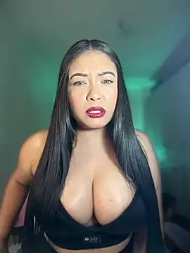 Snapshot of cami_ortiz__ chatting on 06/12/26, 05:06 cami ortiz online show from 06/12/26, 05:06