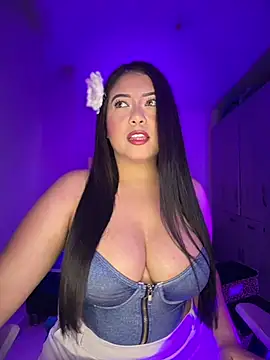 Snapshot of cami_ortiz__ chatting on 07/10/26, 05:34 cami ortiz online show from 07/10/26, 05:34