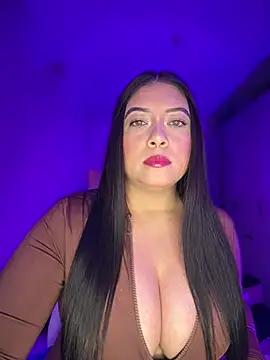 Snapshot of cami_ortiz__ chatting on 07/22/26, 05:32 cami ortiz online show from 07/22/26, 05:32
