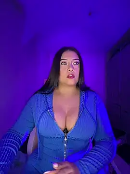 Snapshot of cami_ortiz__ chatting on 07/23/26, 05:38 cami ortiz online show from 07/23/26, 05:38