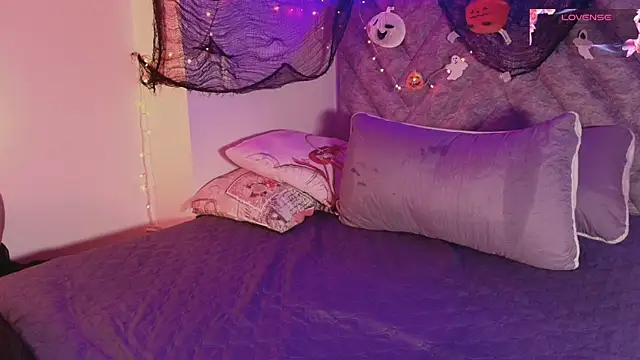 emmajohnss online show from 10/26/25, 04:07