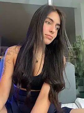 Snapshot of DaphneUwu chatting on 06/18/26, 01:50 DaphneUwu online show from 06/18/26, 01:50