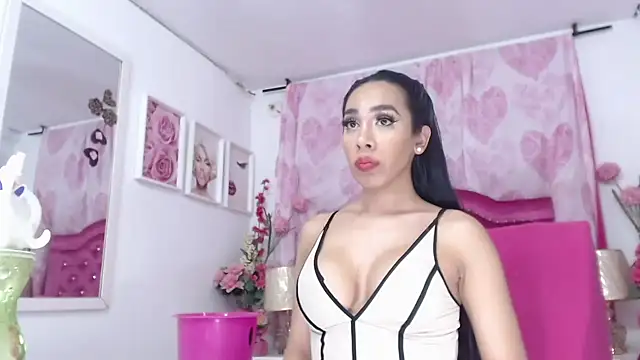 Snapshot of Divaxhermosa chatting on 01/23/25, 06:06 Divaxhermosa online show from 01/23/25, 06:06