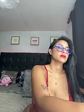 Snapshot of lovely_violet13 chatting on 05/25/26, 10:27 lovely violet13 online show from 05/25/26, 10:27