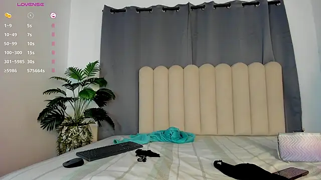 Snapshot of Dounia_nagi chatting on 10/28/25, 02:26 Dounia nagi online show from 10/28/25, 02:26
