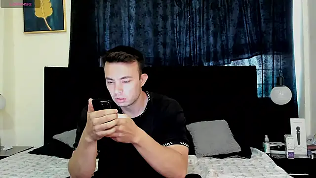 lissandthor13 online show from 11/19/25, 01:22