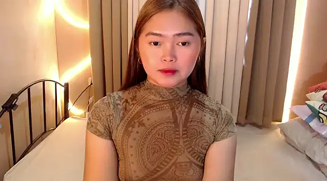Snapshot of Itsme_claire chatting on 12/13/24, 02:10 Itsme claire online show from 12/13/24, 02:10