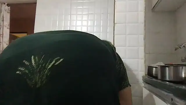 Snapshot of Riyasingh9 chatting on 12/30/24, 05:04 Riyasingh9 online show from 12/30/24, 05:04