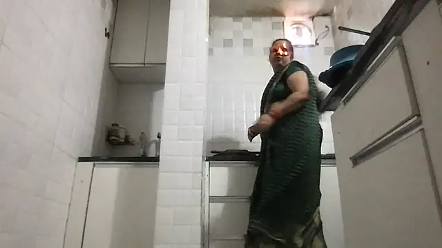 Riyasingh9 online show from 12/15/25, 04:06