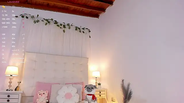 tatikiss  online show from 10/15/25, 11:43