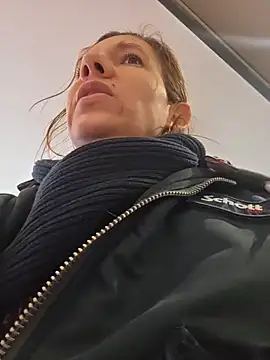 Lina lou4 online show from 02/22/26, 09:41