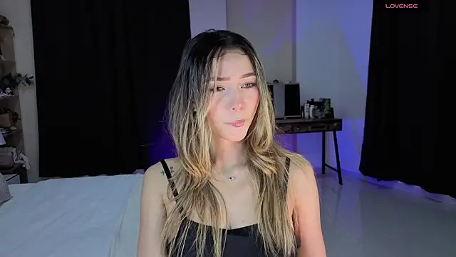 AmelieAxie online show from 05/13/26, 03:04