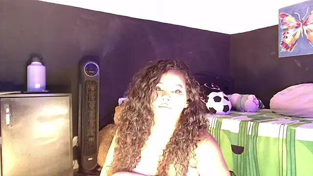Snapshot of luciana_keating chatting on 06/26/26, 06:40 luciana keating online show from 06/26/26, 06:40