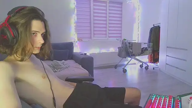 CandyChell online show from 12/18/24, 11:45