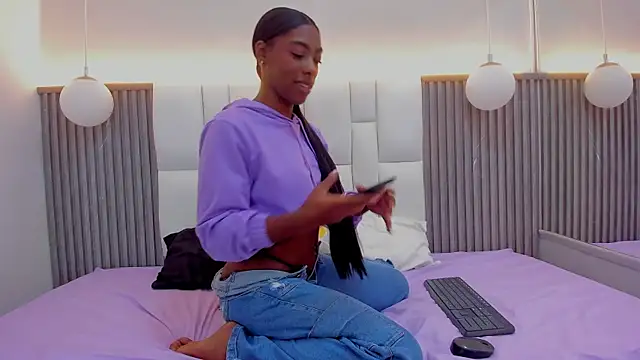 Snapshot of tyra_jackson chatting on 09/23/25, 12:08 tyra jackson online show from 09/23/25, 12:08