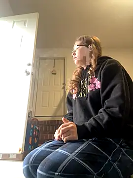 Snapshot of Dakota_02 chatting on 09/29/25, 12:54 Dakota 02 online show from 09/29/25, 12:54