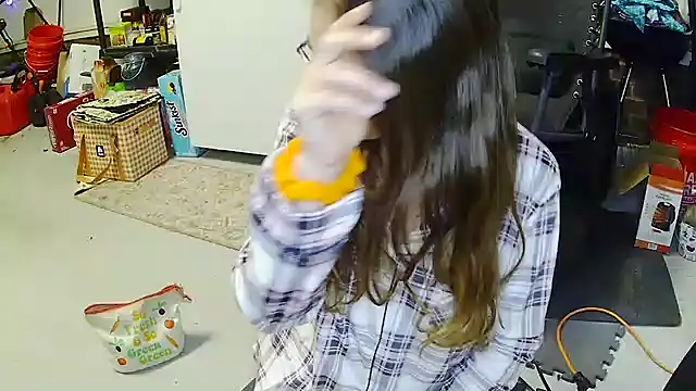 Snapshot of Dakota_02 chatting on 10/27/25, 12:20 Dakota 02 online show from 10/27/25, 12:20