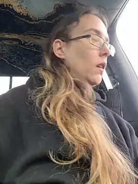 Snapshot of Dakota_02 chatting on 11/26/25, 03:02 Dakota 02 online show from 11/26/25, 03:02