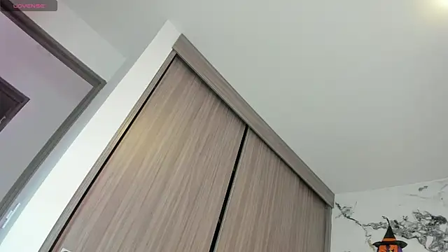 Annaross2 online show from 11/01/25, 07:16