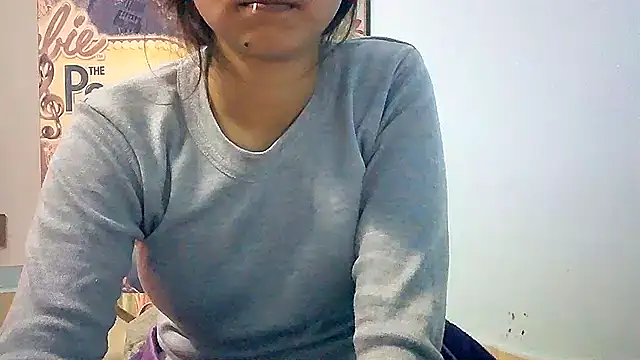 Snapshot of lovelydesi21 chatting on 01/10/25, 02:34 lovelydesi21 online show from 01/10/25, 02:34