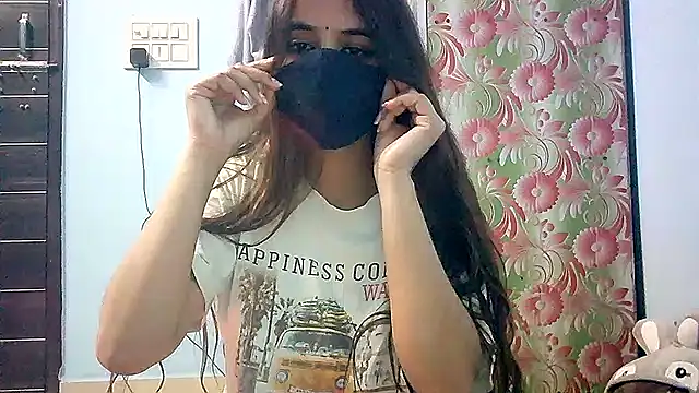 Snapshot of lovelydesi21 chatting on 01/12/25, 05:33 lovelydesi21 online show from 01/12/25, 05:33