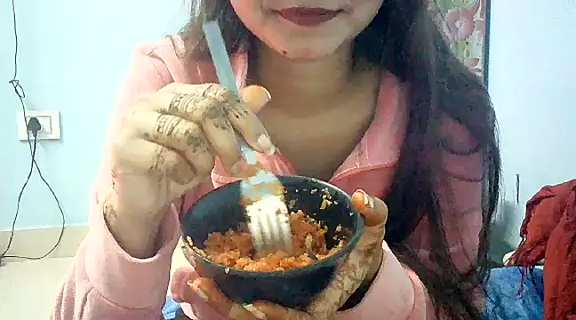 Snapshot of lovelydesi21 chatting on 01/14/25, 05:56 lovelydesi21 online show from 01/14/25, 05:56