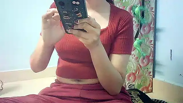 Snapshot of lovelydesi21 chatting on 02/12/25, 12:01 lovelydesi21 online show from 02/12/25, 12:01