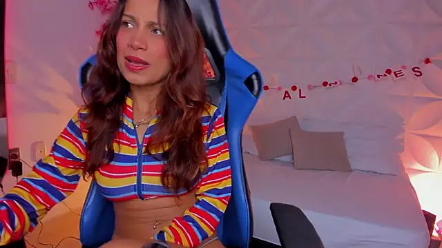 cora 22 online show from 02/15/26, 12:14