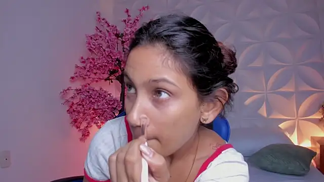 cora 22 online show from 04/07/26, 12:49