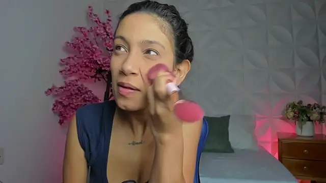 cora 22 online show from 04/13/26, 01:05