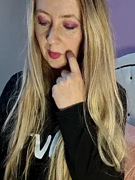 VictoriaMiami online show from 11/10/25, 11:42