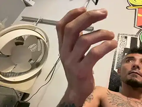 Snapshot of DarkHorse89 chatting on 12/16/24, 10:34 DarkHorse89 online show from 12/16/24, 10:34