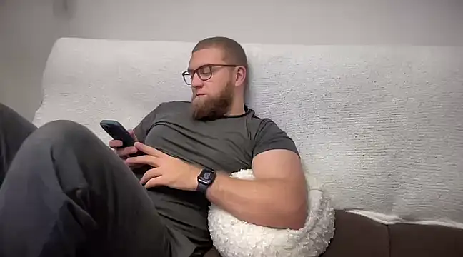 Bear bear  online show from 12/11/24, 10:06