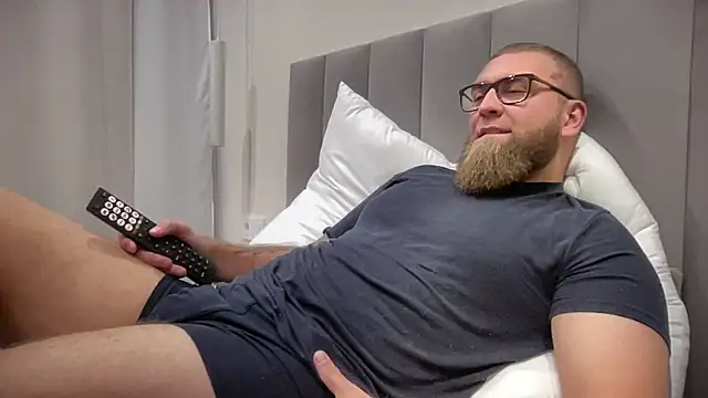 Bear bear  online show from 10/05/25, 12:25