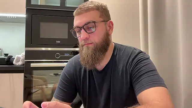 Bear bear  online show from 11/19/25, 11:43