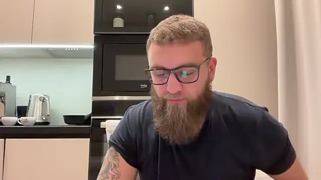 Bear bear  online show from 11/20/25, 12:38