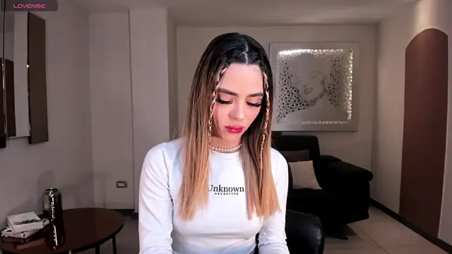 JuanitaClay online show from 03/16/25, 10:42