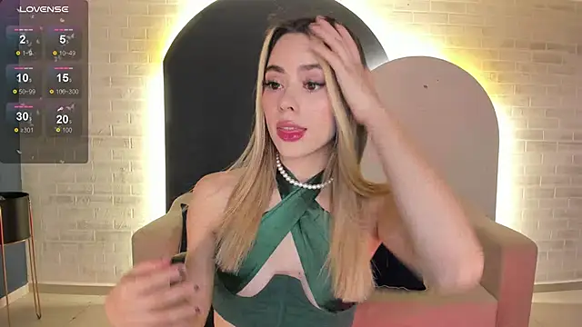 JuanitaClay online show from 03/18/25, 08:48