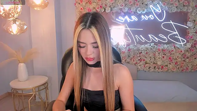 JuanitaClay online show from 12/15/25, 12:20