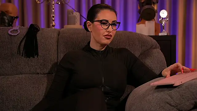 kelly kent online show from 03/03/25, 01:42