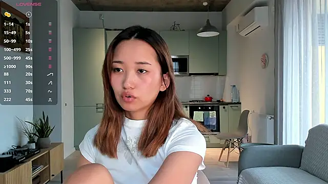 Snapshot of julias_tapes chatting on 12/20/24, 10:16 julias tapes online show from 12/20/24, 10:16