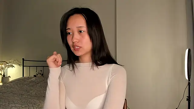 Snapshot of julias_tapes chatting on 03/06/25, 08:08 julias tapes online show from 03/06/25, 08:08