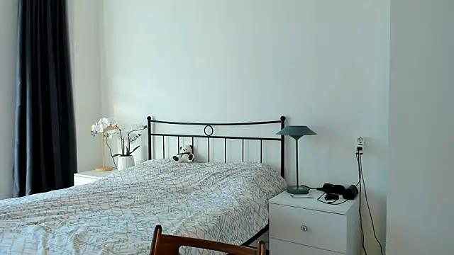 Snapshot of julias_tapes chatting on 03/07/25, 05:51 julias tapes online show from 03/07/25, 05:51