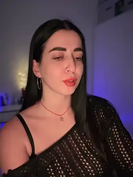 Snapshot of Emylia chatting on 12/08/24, 10:25 Emylia online show from 12/08/24, 10:25