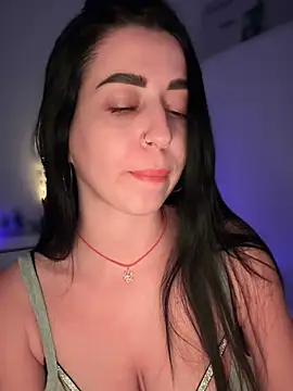 Snapshot of Emylia chatting on 12/09/24, 10:52 Emylia online show from 12/09/24, 10:52