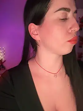 Snapshot of Emylia chatting on 12/14/24, 09:35 Emylia online show from 12/14/24, 09:35