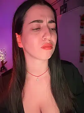 Snapshot of Emylia chatting on 12/15/24, 01:02 Emylia online show from 12/15/24, 01:02